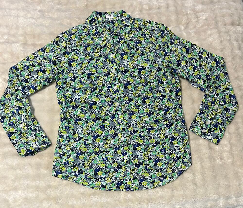 Crown & Ivy floral button down in woman’s medium